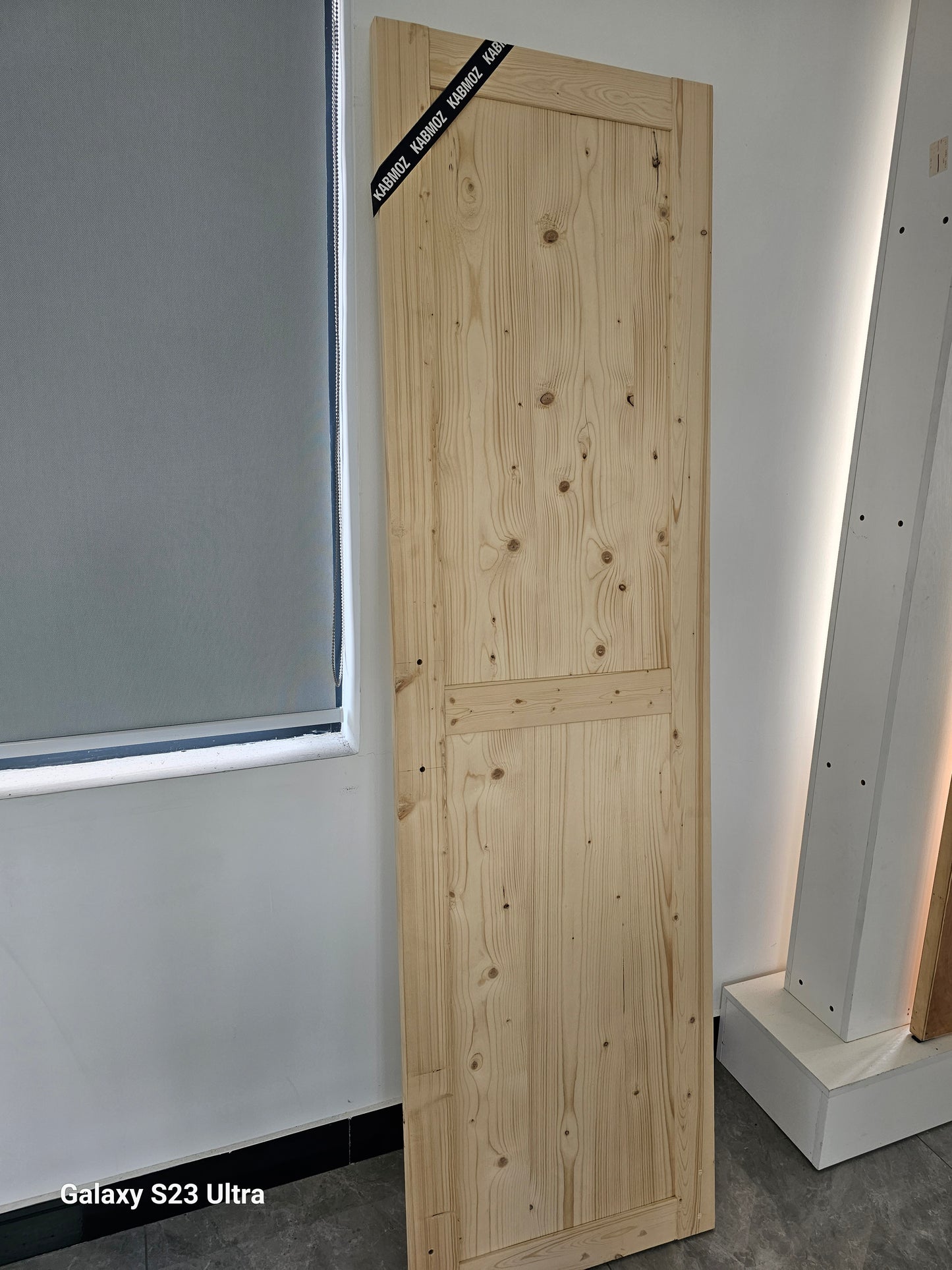 KABMOZ Elegant and Durable Wooden Door - Enhance Your Space with Timeless Beauty